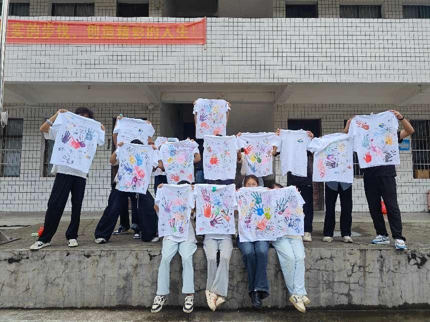 南華大學志愿者入村小開展支教活動