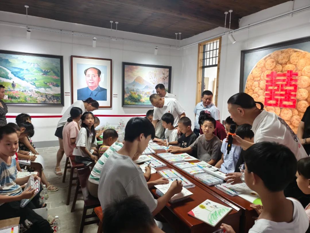 常寧市白沙鎮(zhèn)開展人大代表關(guān)愛(ài)留守兒童藝術(shù)創(chuàng)作活動(dòng)