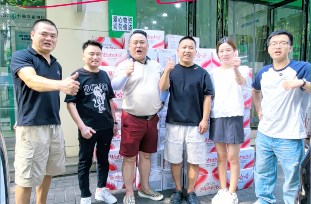 冰水免費(fèi)的愛(ài)心驛站成愛(ài)心接力站