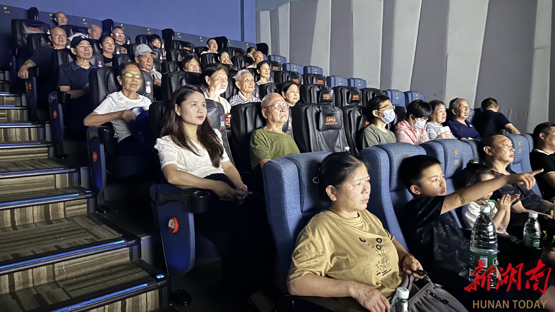 赤崗嶺社區(qū)開展“光影憶崢嶸  初心映軍魂”建軍節(jié)主題觀影活動