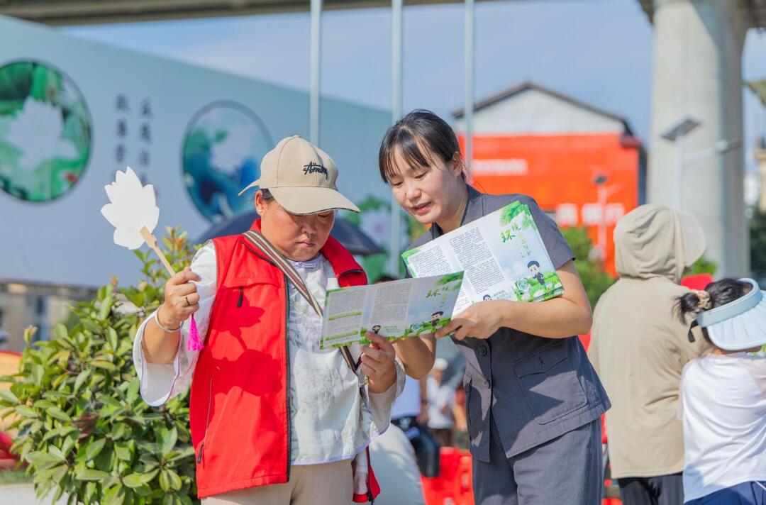 荷风集市里的“法治课”！澧水环境资源法庭“荷花讲堂”开讲