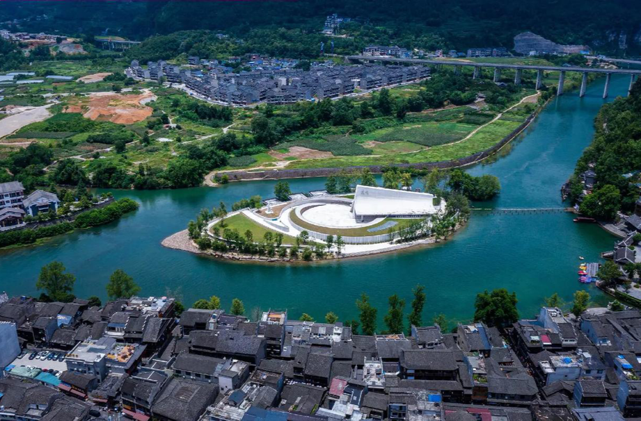 花垣“锰三角”交出绿色答卷：水质100%达标，旅游收入破亿