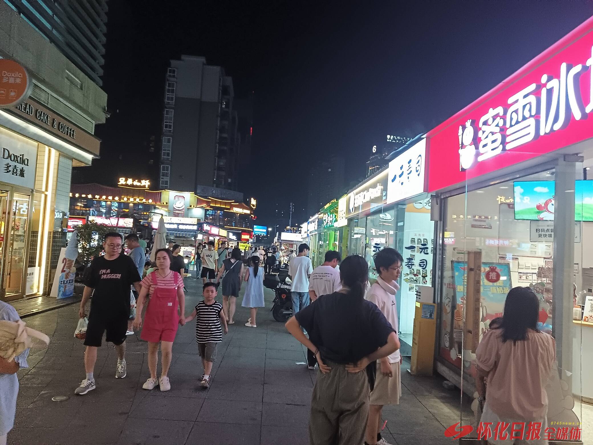 福地怀化 懂你如家｜天星东路夜市：烟火气里藏着热闹与温情