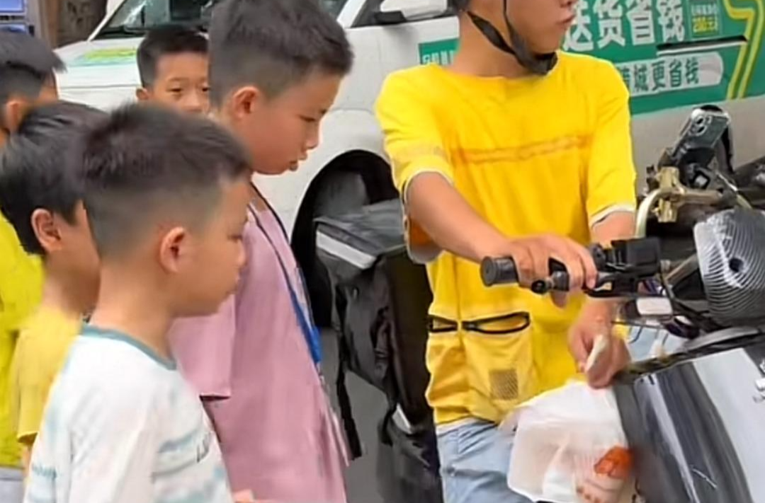 熱評|對深圳華強北“跑樓小孩”的擔心，可以變成一次機會