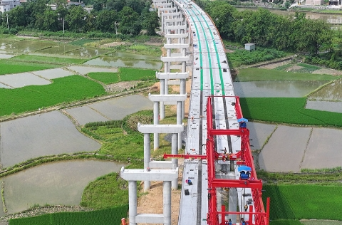 Bridge Construction of Lingling-Daoxian Expressway in Full Swing