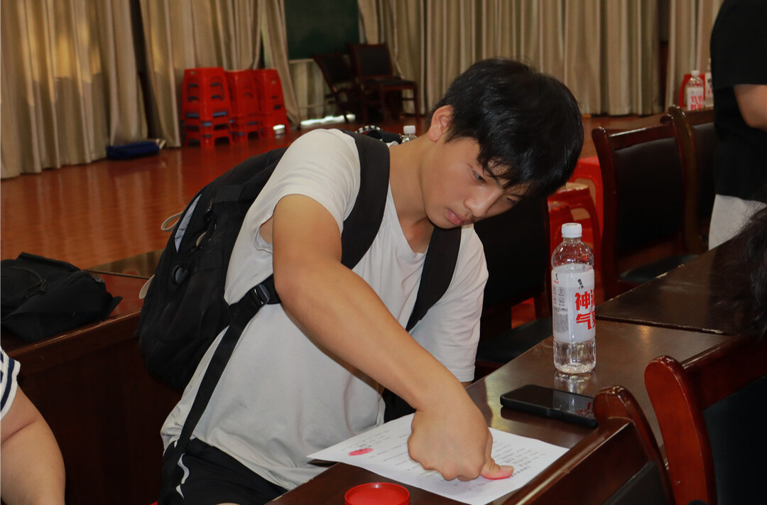 备战“湘超”：湘西州足球队举行中学生队员家长沟通会