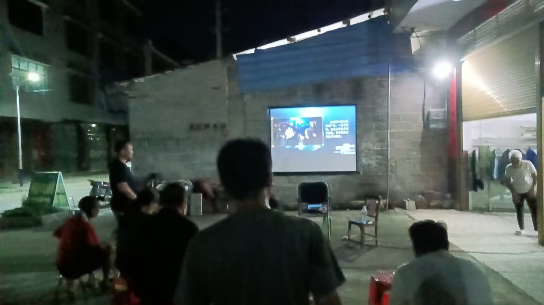 武岡市灣頭橋鎮(zhèn)：送影下鄉(xiāng)入民心 防溺宣傳護(hù)平安