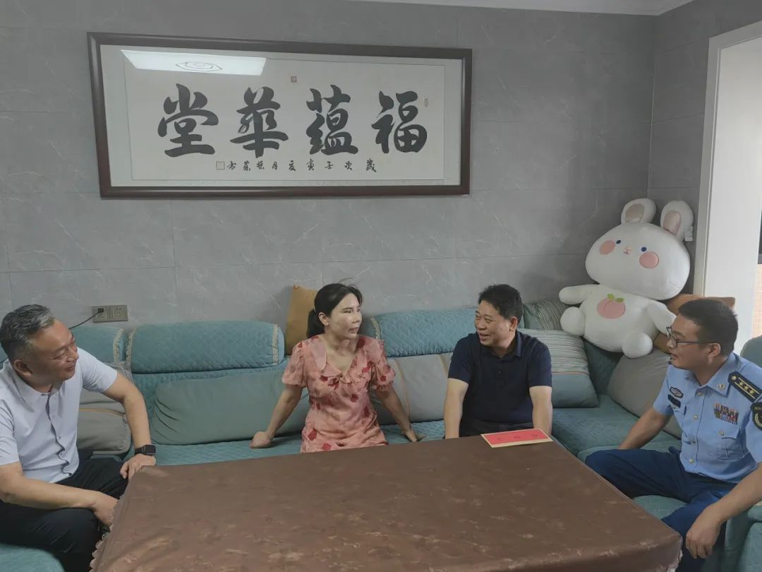 王俊开展“八一”走访慰问活动