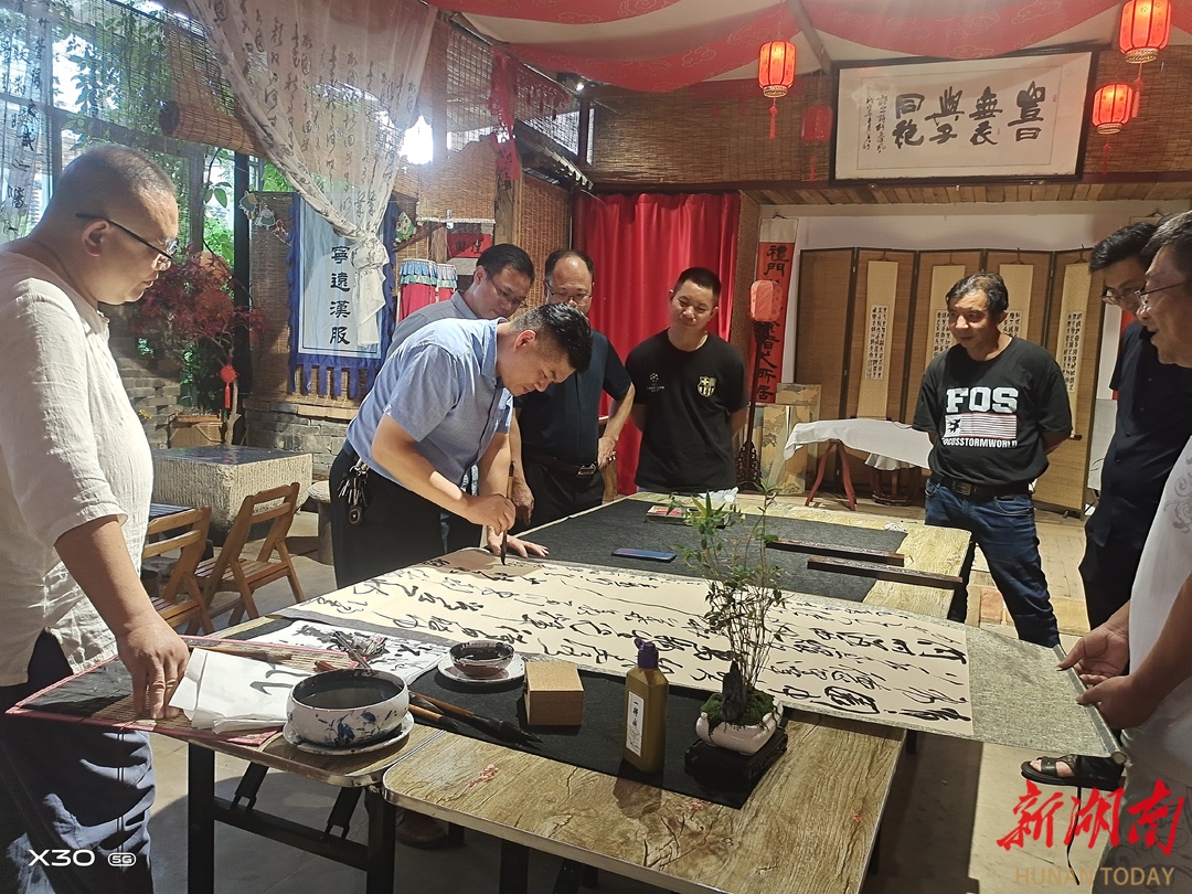 宁远县书法家协会驻会办公室挂牌暨爱心笔会活动举行