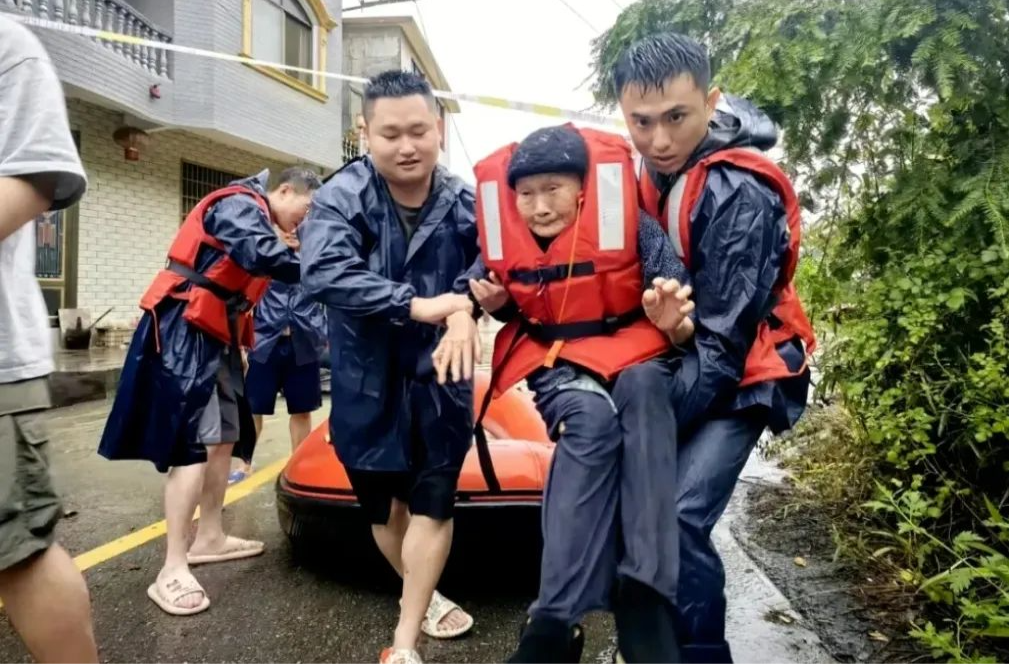 下半年，要在宏觀政策上持續(xù)發(fā)力、適時加力