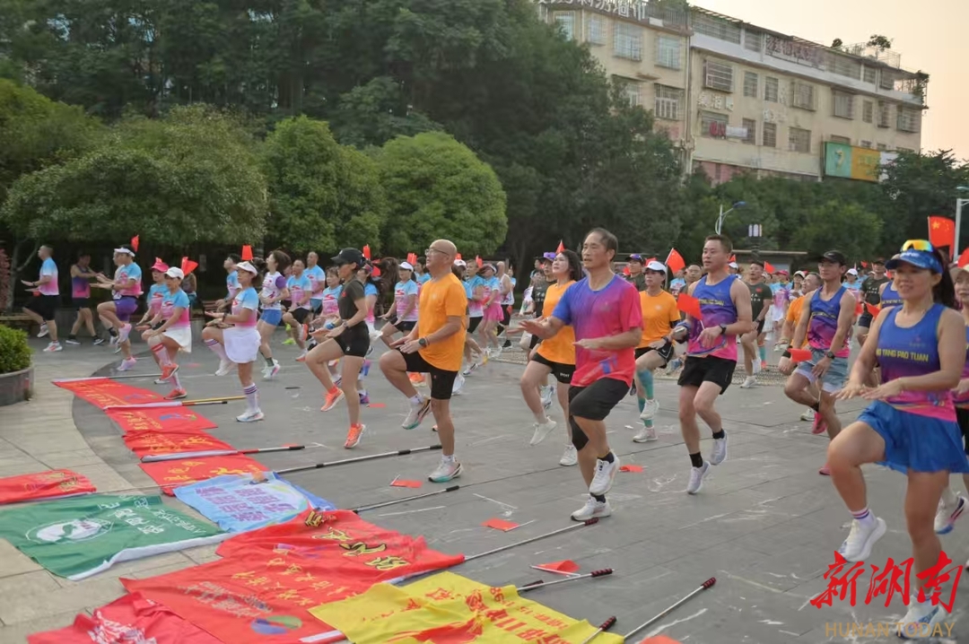 邵阳市各县区跑团“贤聚昭阳 友谊共燃”聚跑活动在邵东圆满举行
