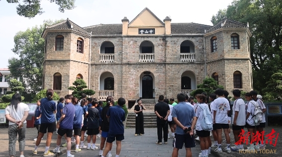 武冈以细致服务为省中学生运动会“加分”