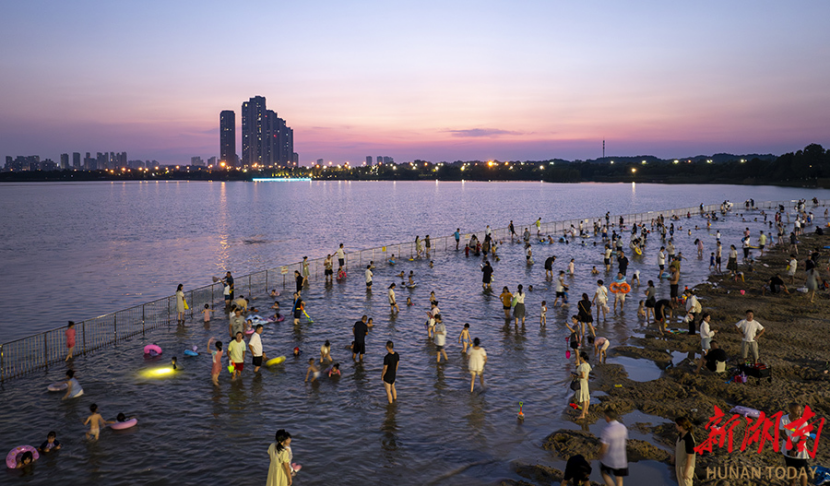 Artificial Beach in Changsha County Gains Popularity