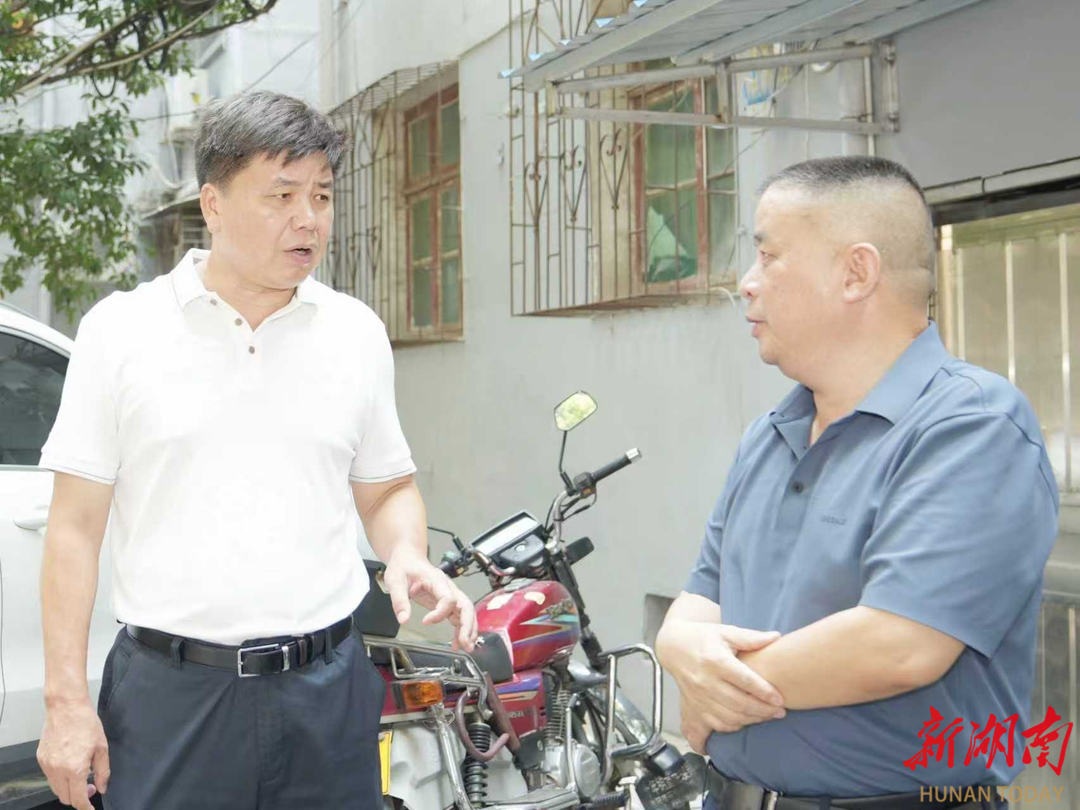 曾平原督导检查安全生产和市容环境卫生工作