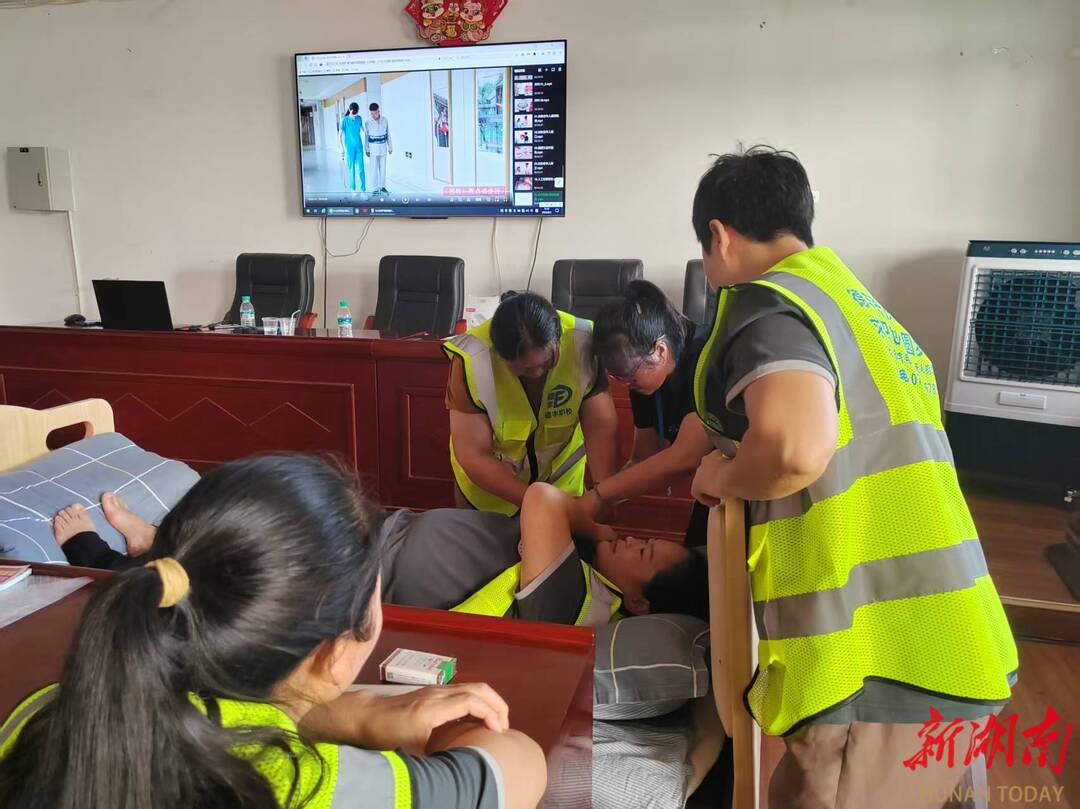 龙山县举办2025年养老护理员专题培训班