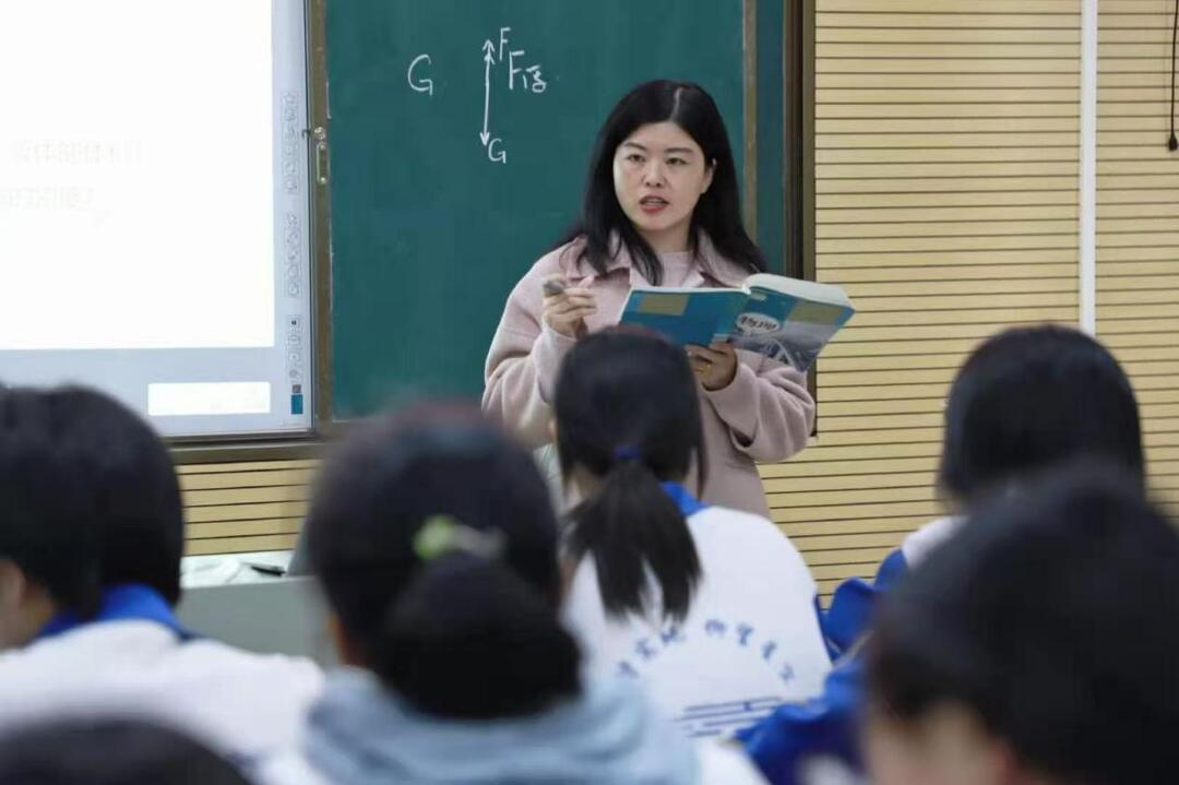 在物理星河中点亮万千梦想的领航者——记娄底市第一中学物理教师曾桂芬  