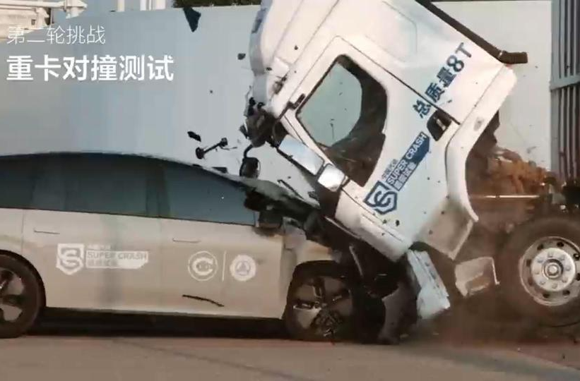 理想、中國(guó)汽研深夜回應(yīng)“撞飛卡車”    乘龍卡車連續(xù)四天發(fā)聲
