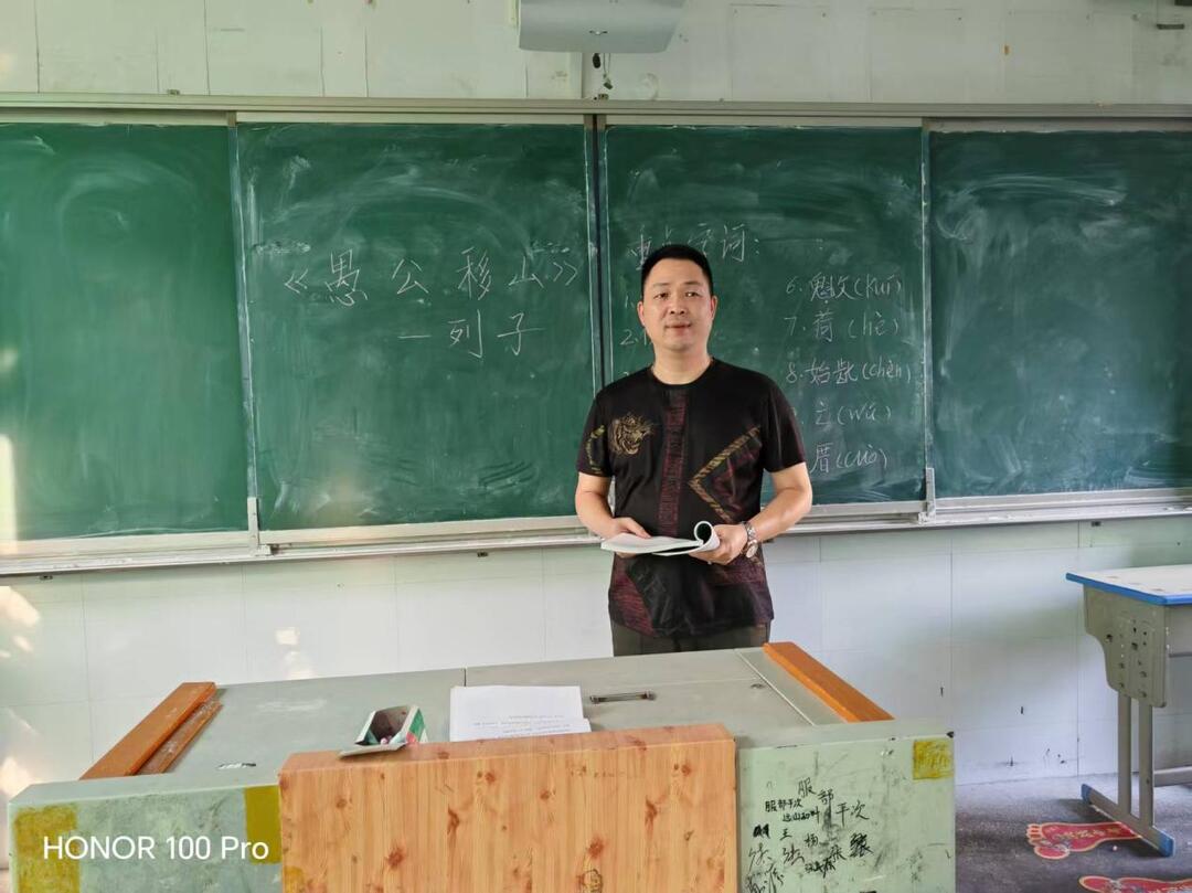 王澍群：春風(fēng)化雨育桃李 匠心耕耘寫(xiě)春秋
