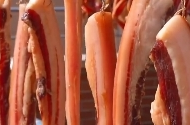 華聲視頻|寄臘肉換現(xiàn)金？張家界桑植大爺被“溫情”詐騙盯上