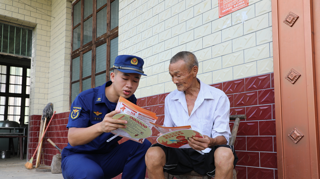 织密基层消防安全防护网络，衡山免费为2054户“特殊家庭”安装感烟报警器