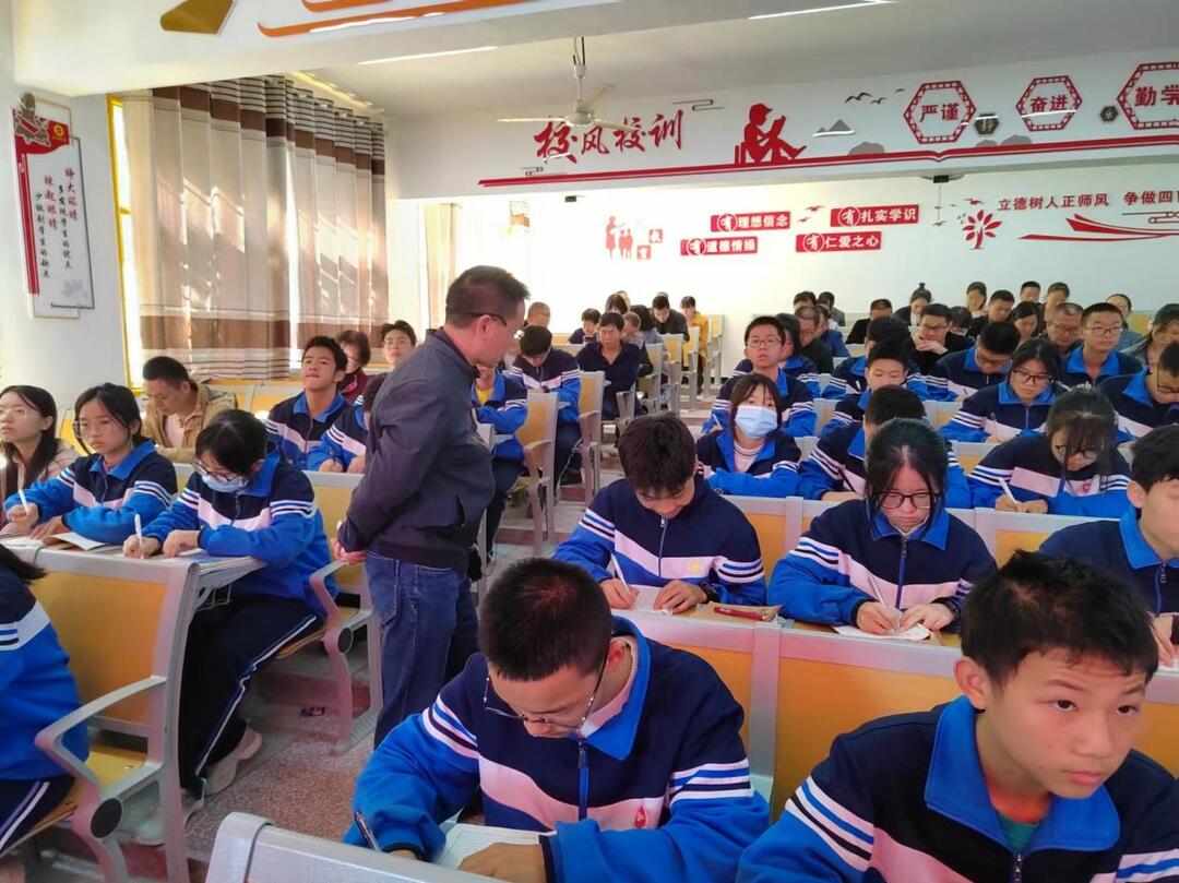 黄迎军：守护孩子羽化成蝶