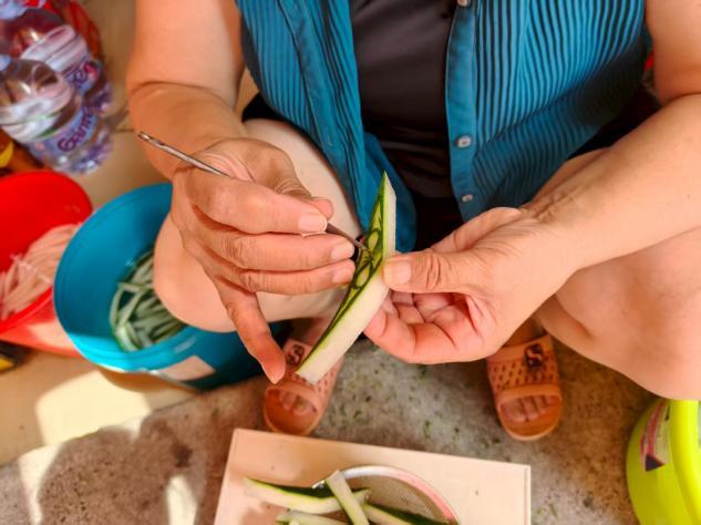 南華學(xué)子“三下鄉(xiāng)”：邂逅非遺，匠心雕刻美味