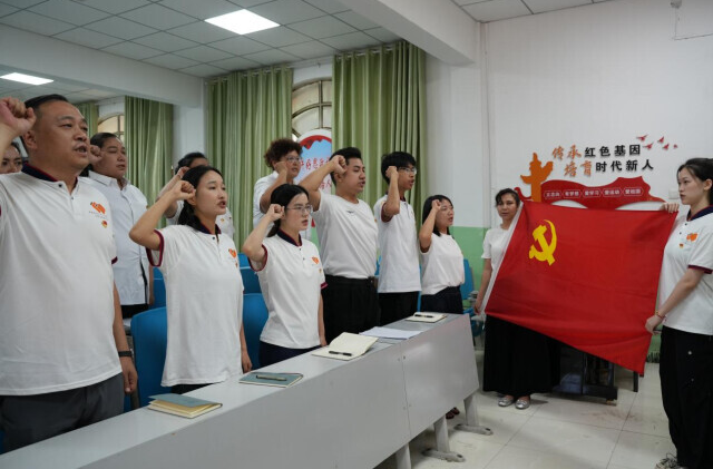 “風(fēng)吹著云朵，樹(shù)葉奏著樂(lè)章”……這場(chǎng)湘吐兩地黨支部聯(lián)建活動(dòng)真有詩(shī)意