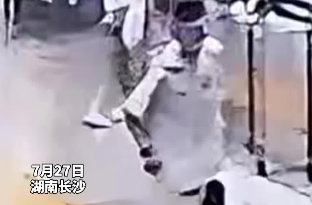 華聲視頻|姐弟2萬補習(xí)費遺落長沙地鐵 民警火速尋回