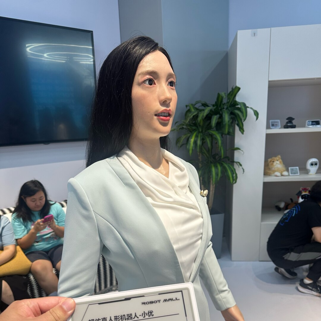 机器人4S店内，一台人形机器人卖百万，为何这么贵？