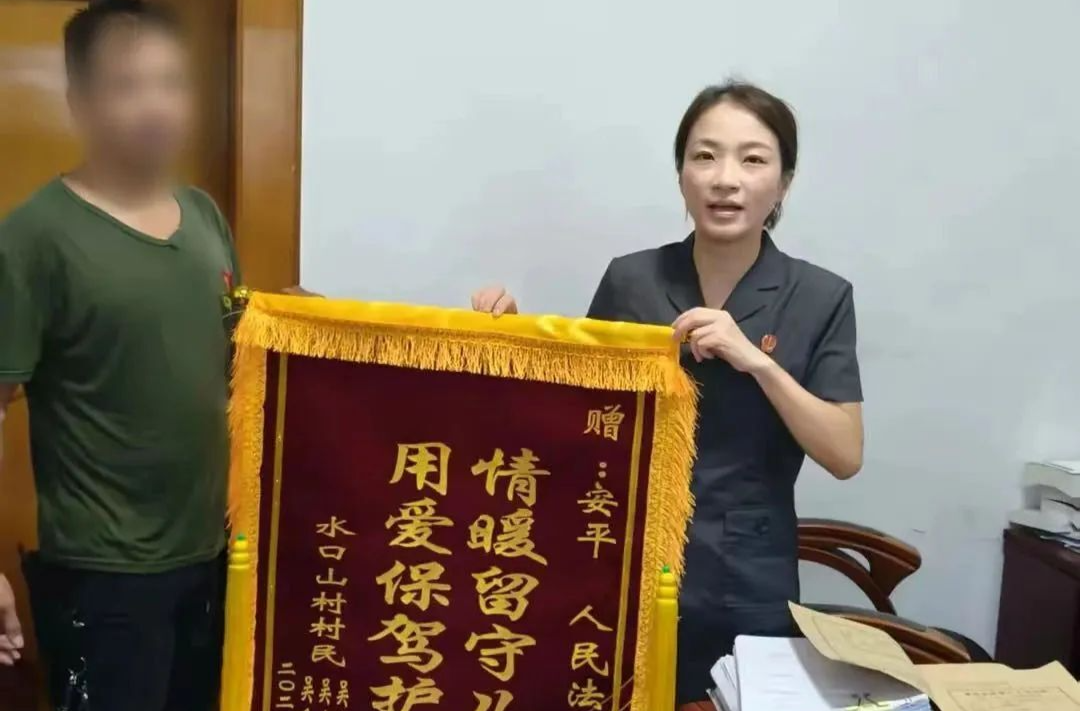 娄底中院：一份暖心的“谢礼”