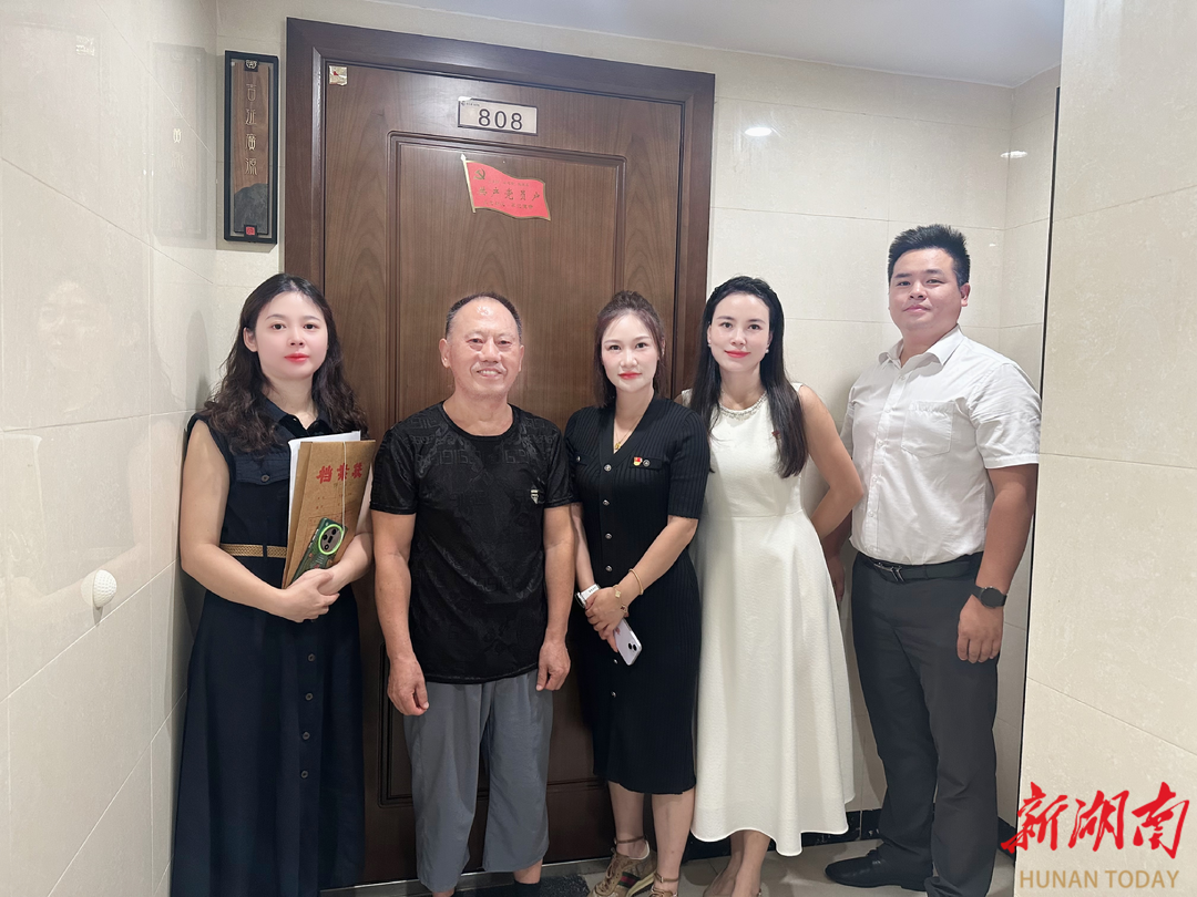 長沙星河社區(qū)：黨員掛牌亮身份，小牌匾激發(fā)黨建大能量
