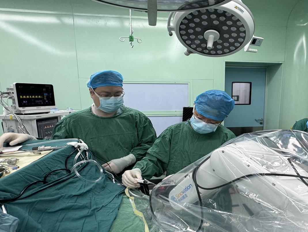湘雅医院专家在怀化 机器人立体定向钻孔引流术为脑干出血患者健康护航