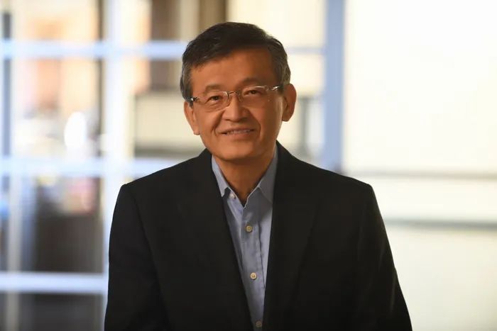 被特朗普要求“下课”，英特尔CEO陈立武：正与政府沟通，确保他们掌握事实