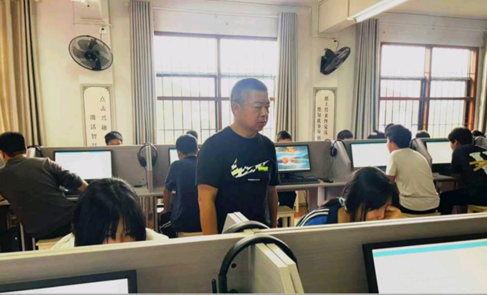 扎根乡村践初心  匠心筑梦育桃李