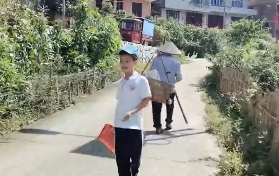 學(xué)生習(xí)作｜我和爺爺一起挖土豆