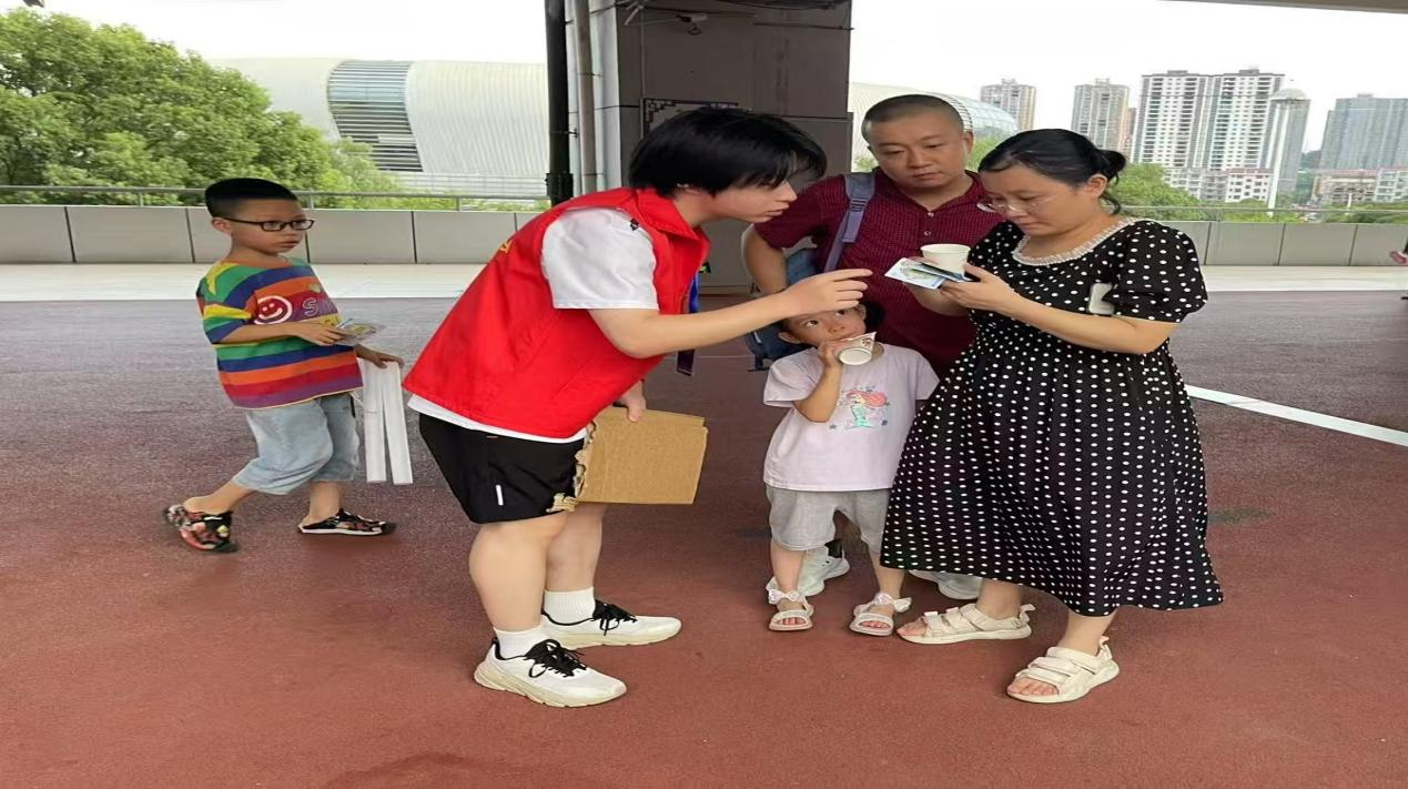 疯狂的“娄超”|赛事激情燃夏 志愿红心温暖赛场