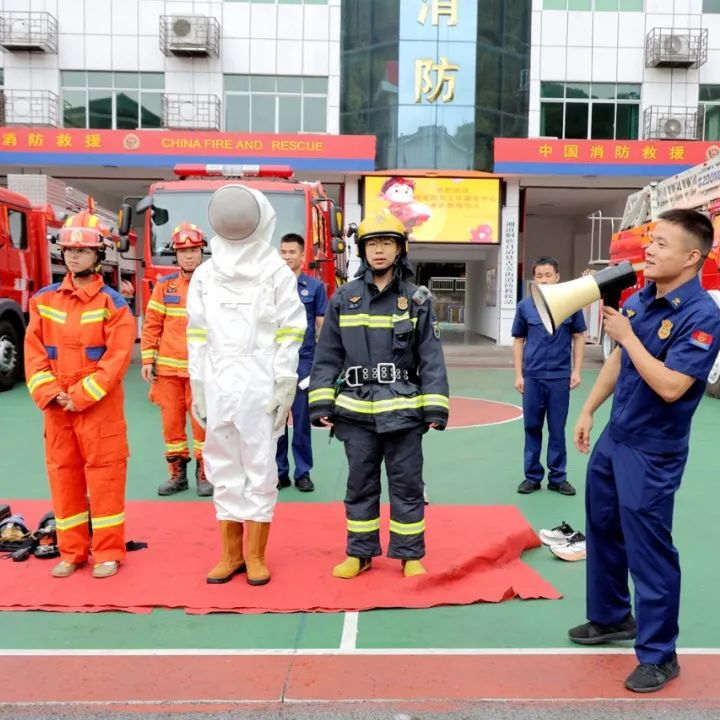  通道150余名青少年走进消防 近距离感受 “火焰蓝” 魅力