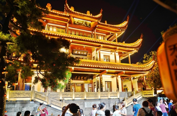 Night Tour of Tianxin Pavilion