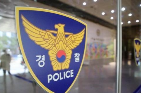 韩媒：被指撕毁中国外交官肖像，韩国辱华右翼团体遭警方调查