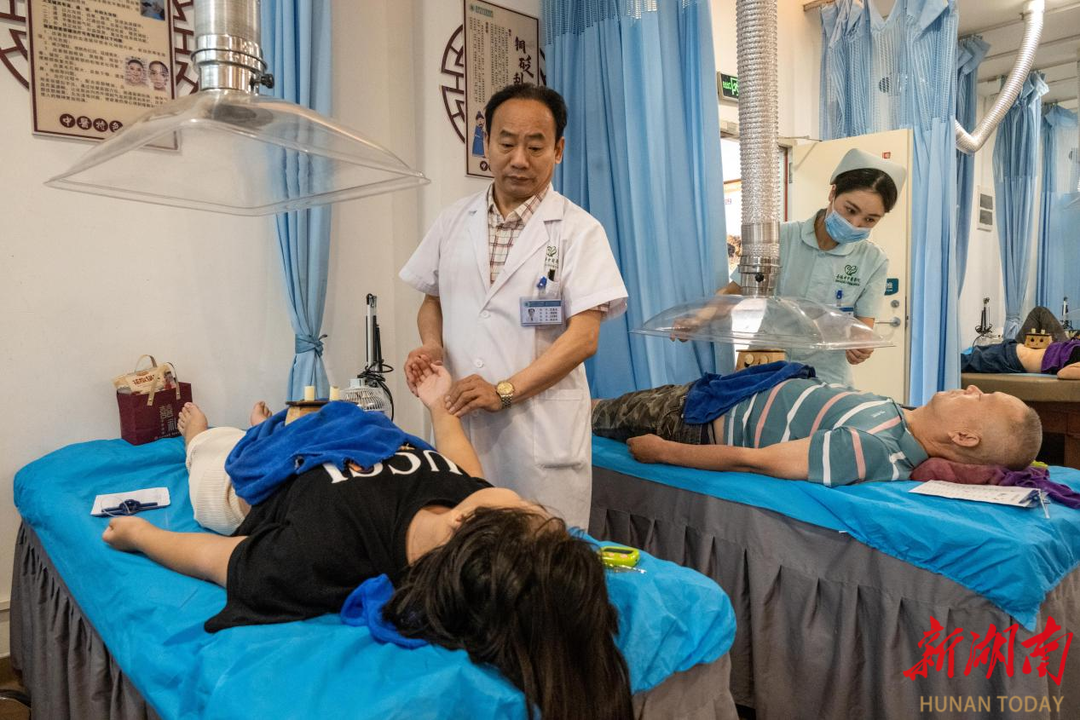 十年顽疾一朝除 ——一位右侧肢体软瘫患者在岳阳市中医医院的康复之路