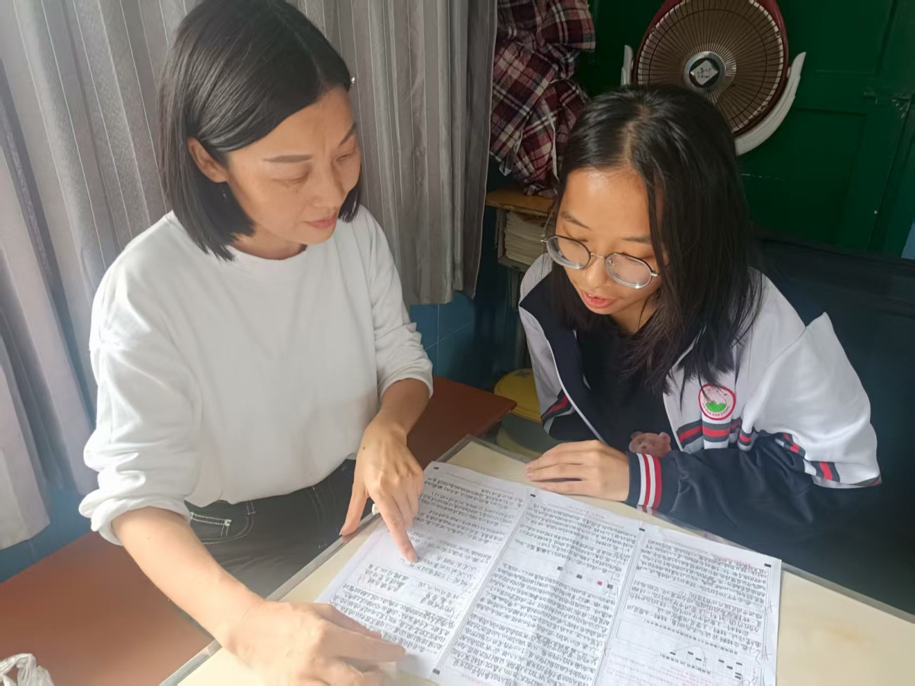 廿六载丹心映讲台   一片赤诚育栋梁——记新化三中教师周卓敏