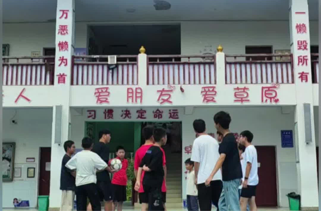 “小将”们有了“老师傅”，邵阳市足球协会将对草原学校“点对点”教学
