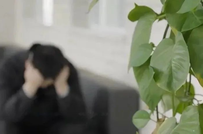 身陷香艳女郎“温柔乡”，外国间谍情报人员破门而入……国安部最新曝光！