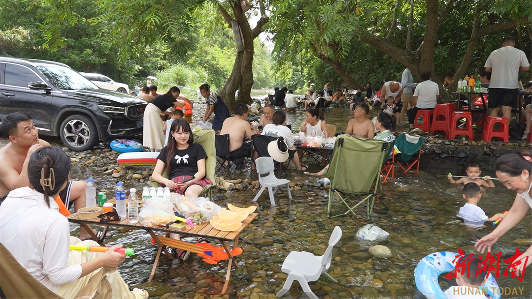 走，露营去！凤凰县水打田乡溪畔成热门打卡地