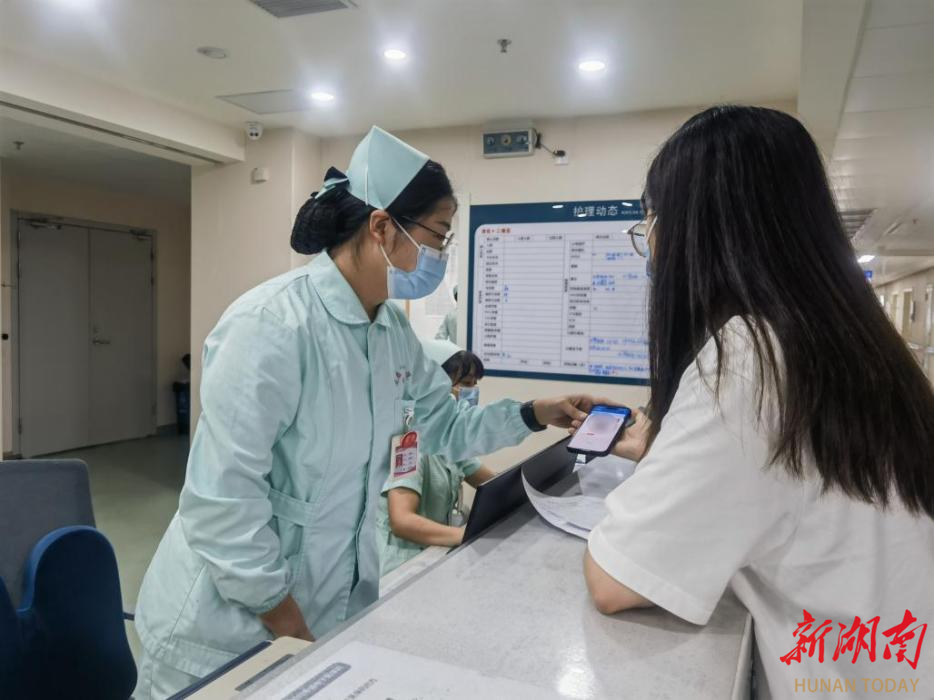 娄底市中心医院：“床旁结算”，让患者出院“零跑腿”