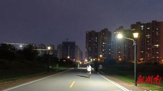 文明松雅湖：“微改造”守護夏夜游園路