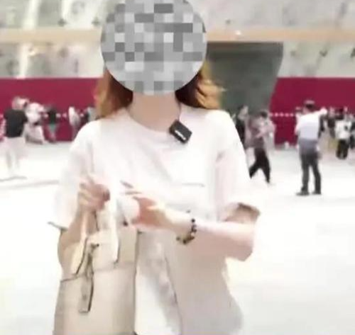 青年說 | 莫讓自媒體擺拍損害社會(huì)信任