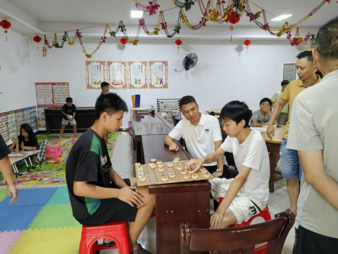常寧市洋泉鎮(zhèn)：代表進(jìn)駐“暑期宣講團(tuán)”，化身“青春護(hù)航員”
