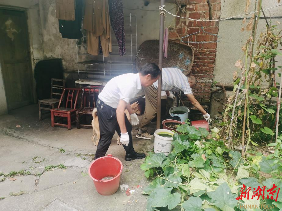 長沙金竹河社區(qū)：攜手黨建共建單位開展環(huán)境衛(wèi)生大清掃活動(dòng)