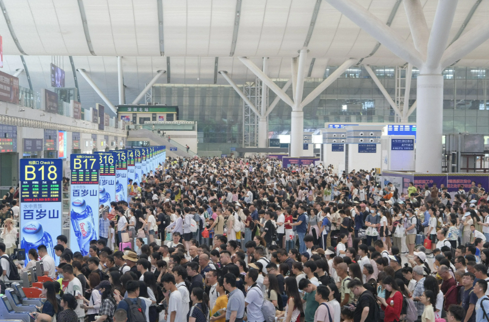 暑運(yùn)鐵路客流高位運(yùn)行 旅客發(fā)送量超6億人次